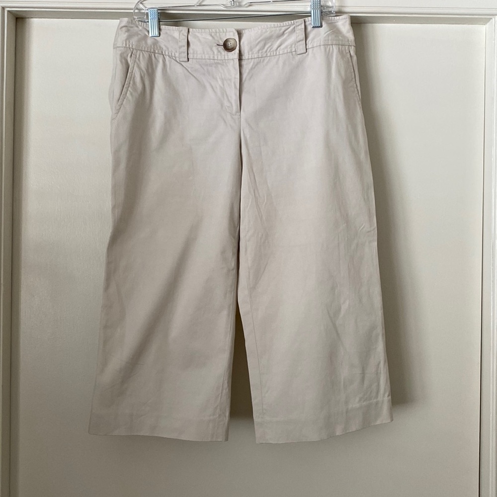 Ann Taylor cream khaki capris size 8